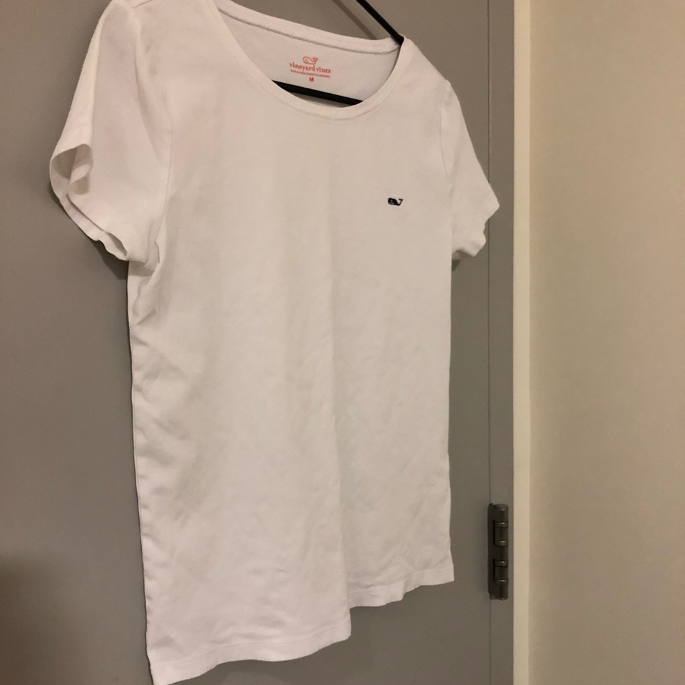Vineyard vines simple white tee